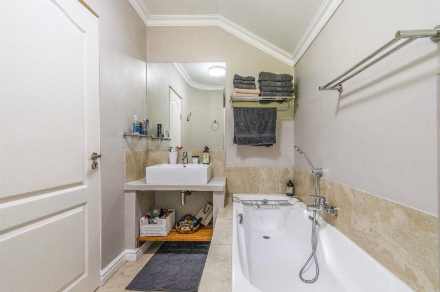 4 Bedroom Property for Sale in Vredehoek Western Cape